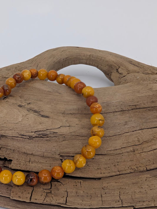 Baltic Amber Bracelet 5–6 mm – angled close-up highlighting natural polish and color variation