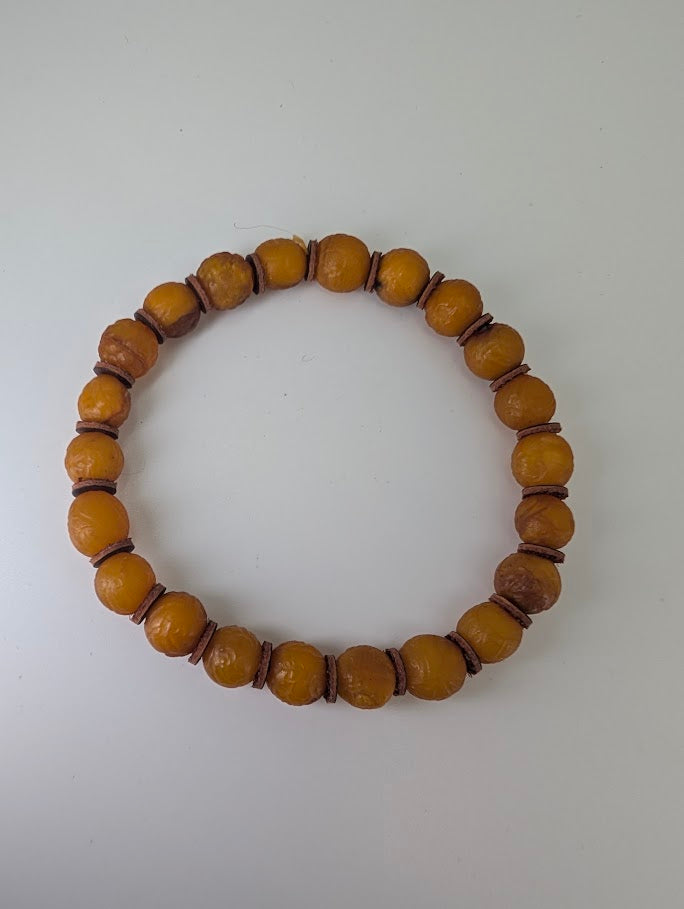 Baltic Amber Bracelet 8mm – side detail showing warm cognac hues and bead translucency