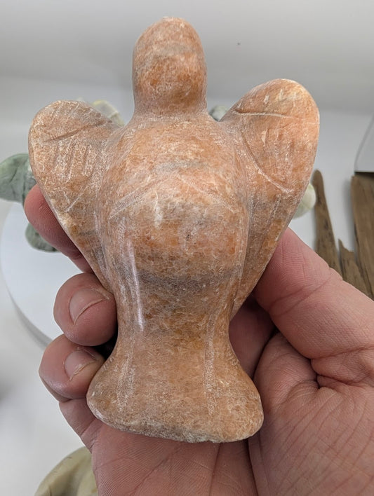 Sculptures d'anges en jade et pierre de soleil sculptées à la main (7 variantes uniques)