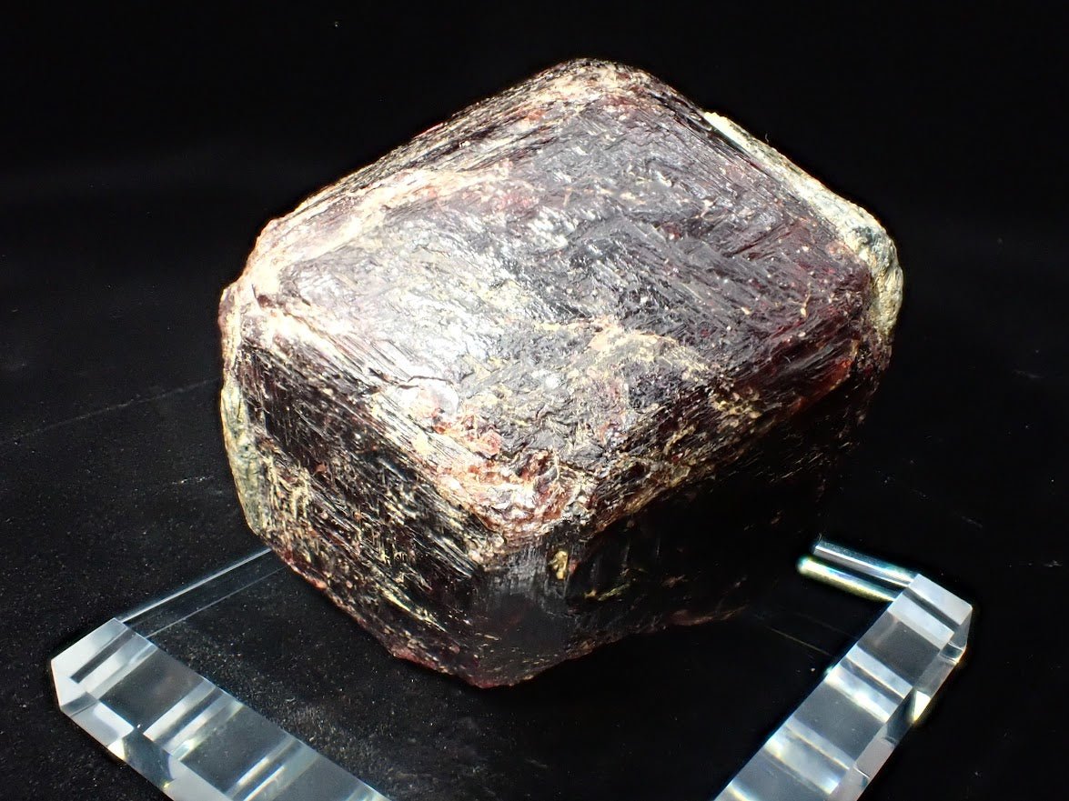 Almandine Garnet – River Valley, Ontario 286g 5 x 5 x 4 cm - Legacy Crystals and Minerals