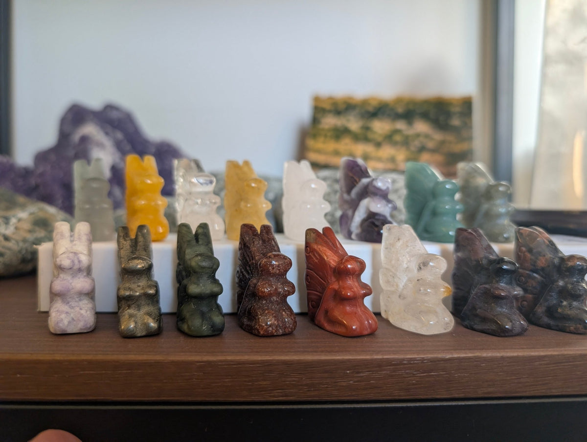 tiny-fairy-carvings-assorted-minerals-3cm-group-display