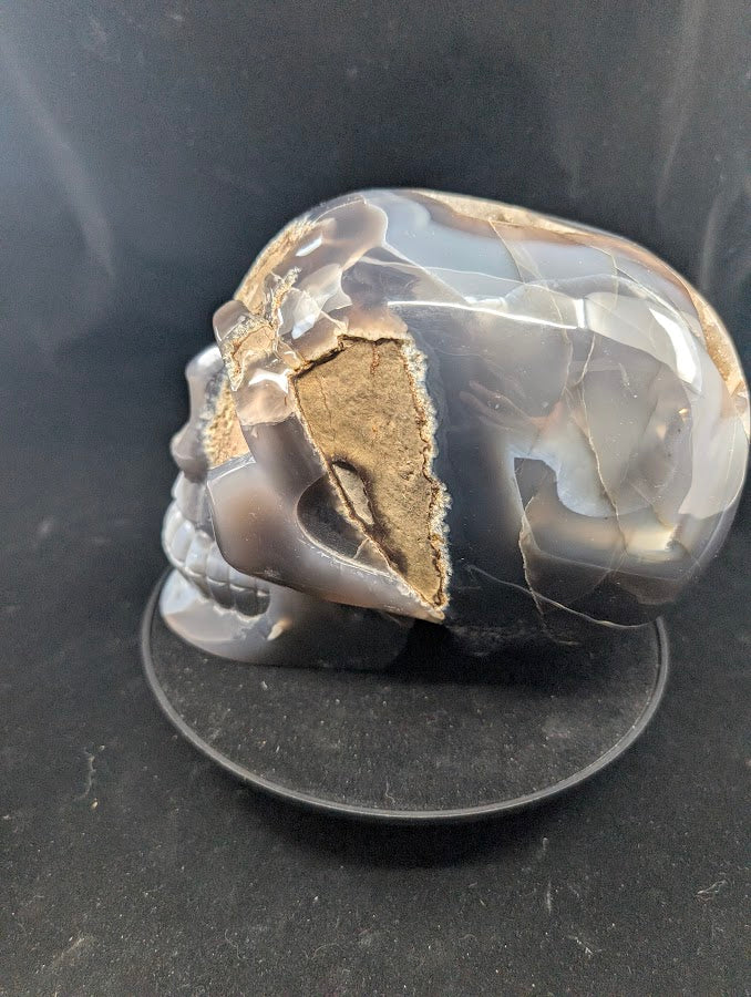 Left side profile highlighting natural bands and polished surface