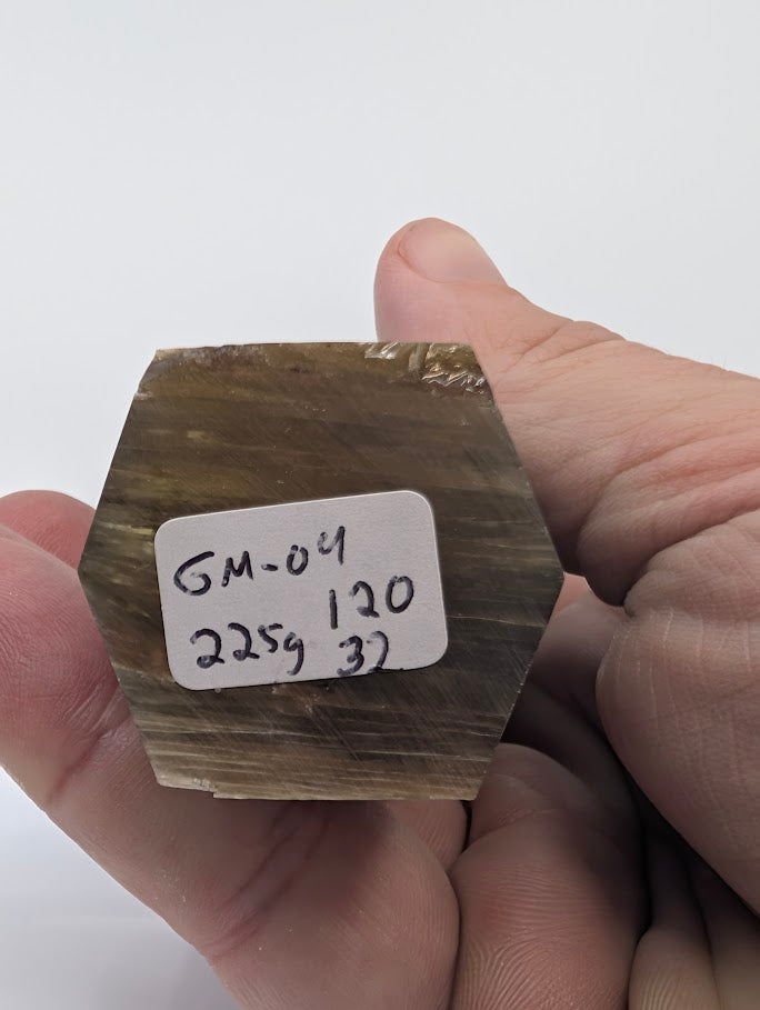 Base label of Golden Mica tower GM-04 showing 225 g weight and 12 cm height