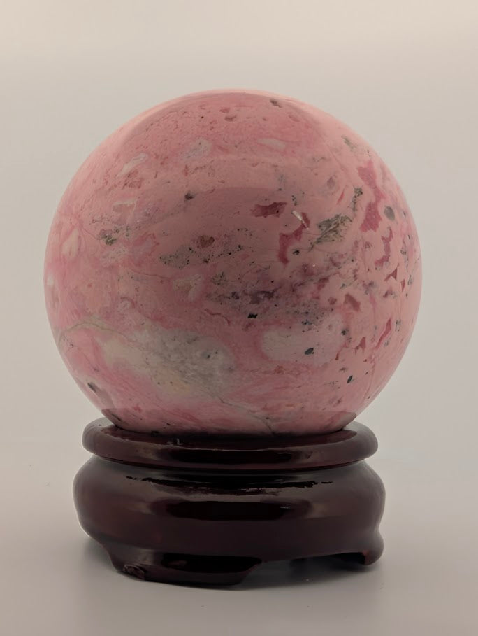 Rear perspective with cool pink-white transition and fine inclusions