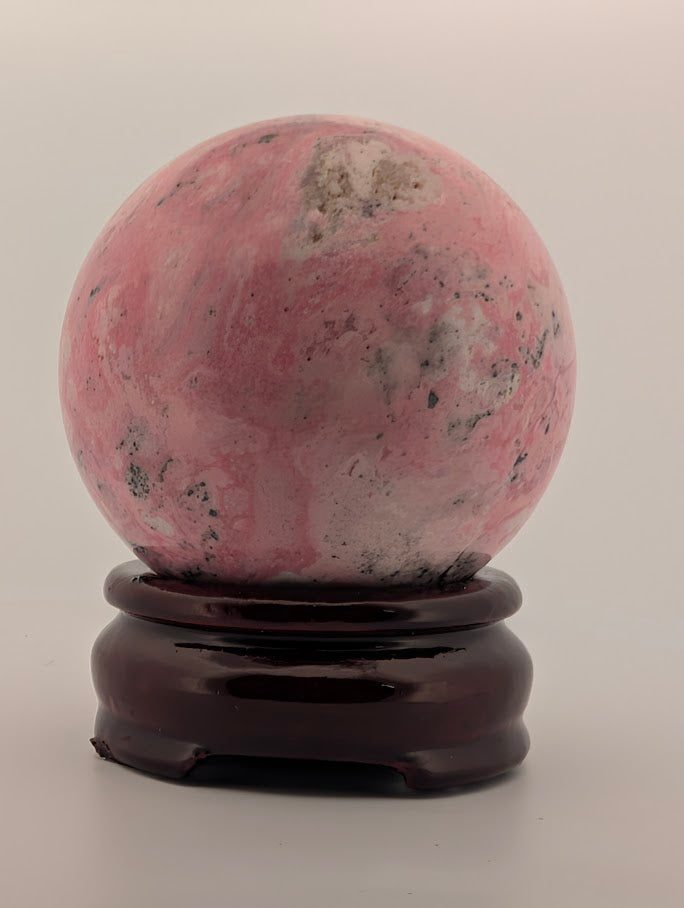 Polished surface view showing soft transition between pink and white zones