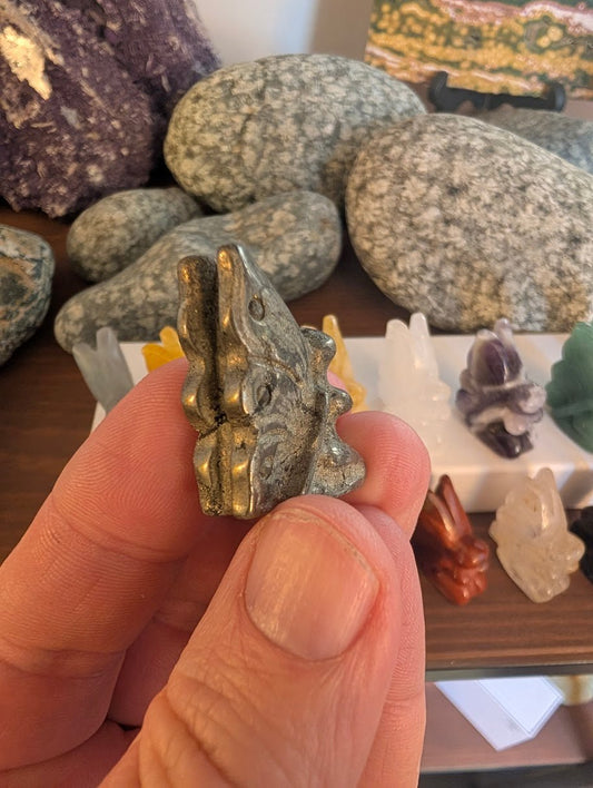 tiny-fairy-carving-pyrite-3cm-metallic-brilliance