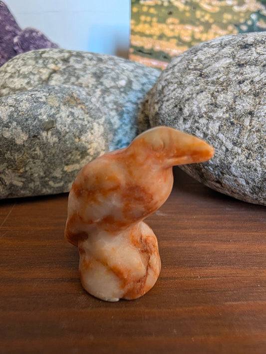 tiny-raven-carving-red-vein-jasper-3cm-hematite-veining