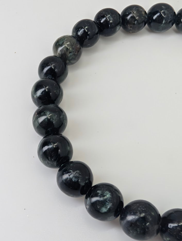 6 mm Seraphinite bracelet with deep green color and fine polish