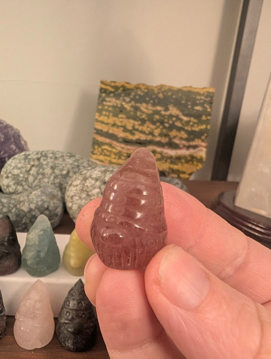 tiny-gnome-carving-strawberry-quartz-3cm-handheld-reference