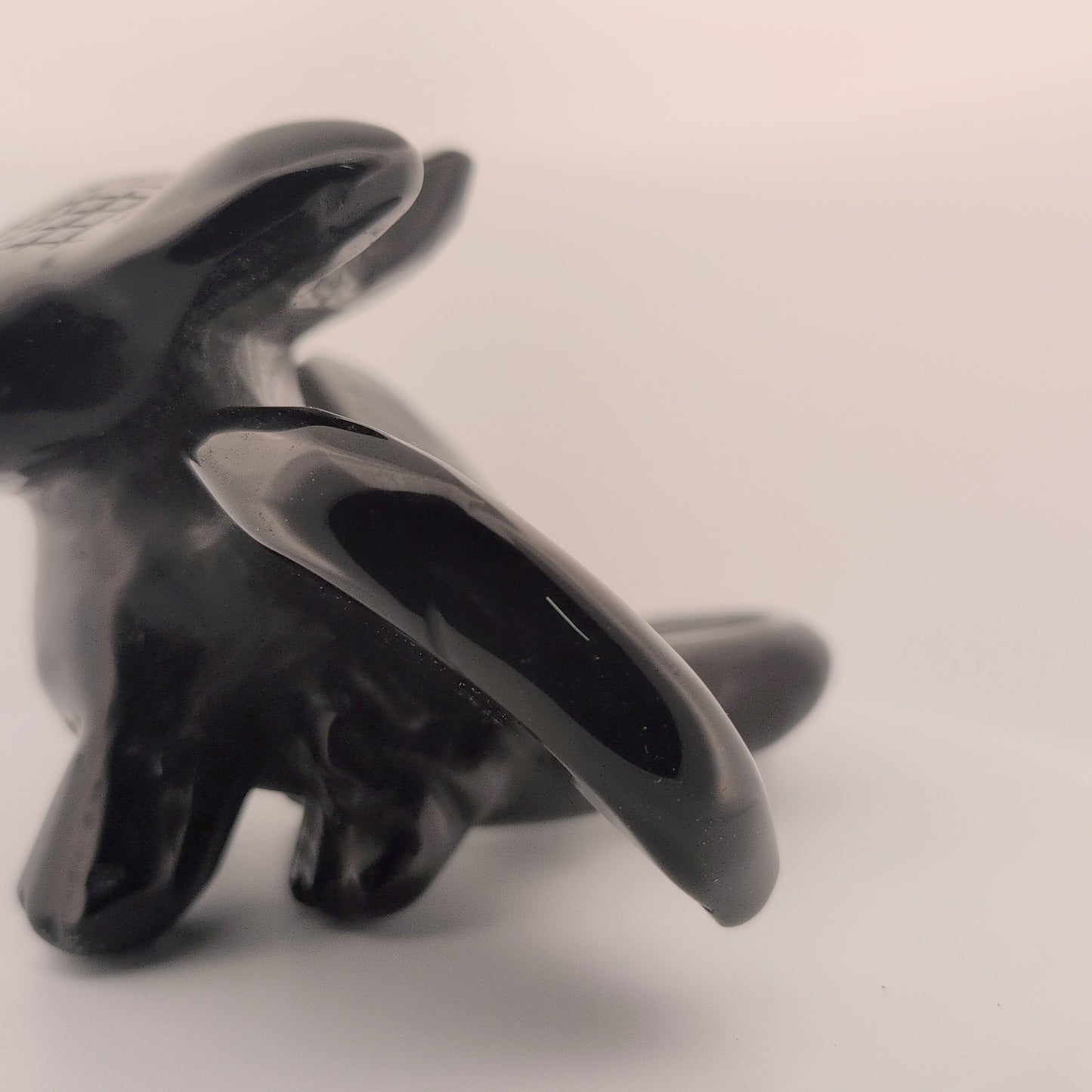 Black Obsidian Toothless Carving – 910 g