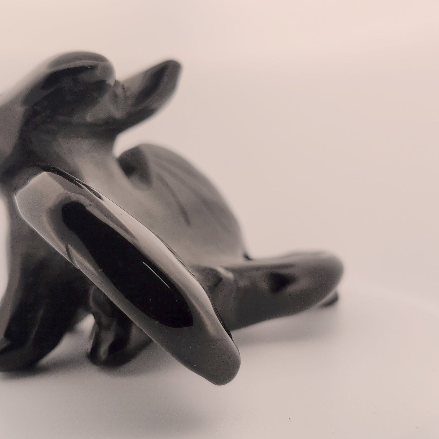 Black Obsidian Toothless Carving – 910 g