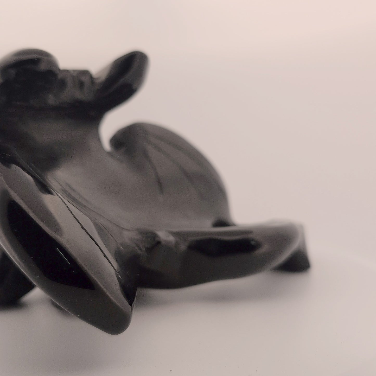 Black Obsidian Toothless Carving – 910 g