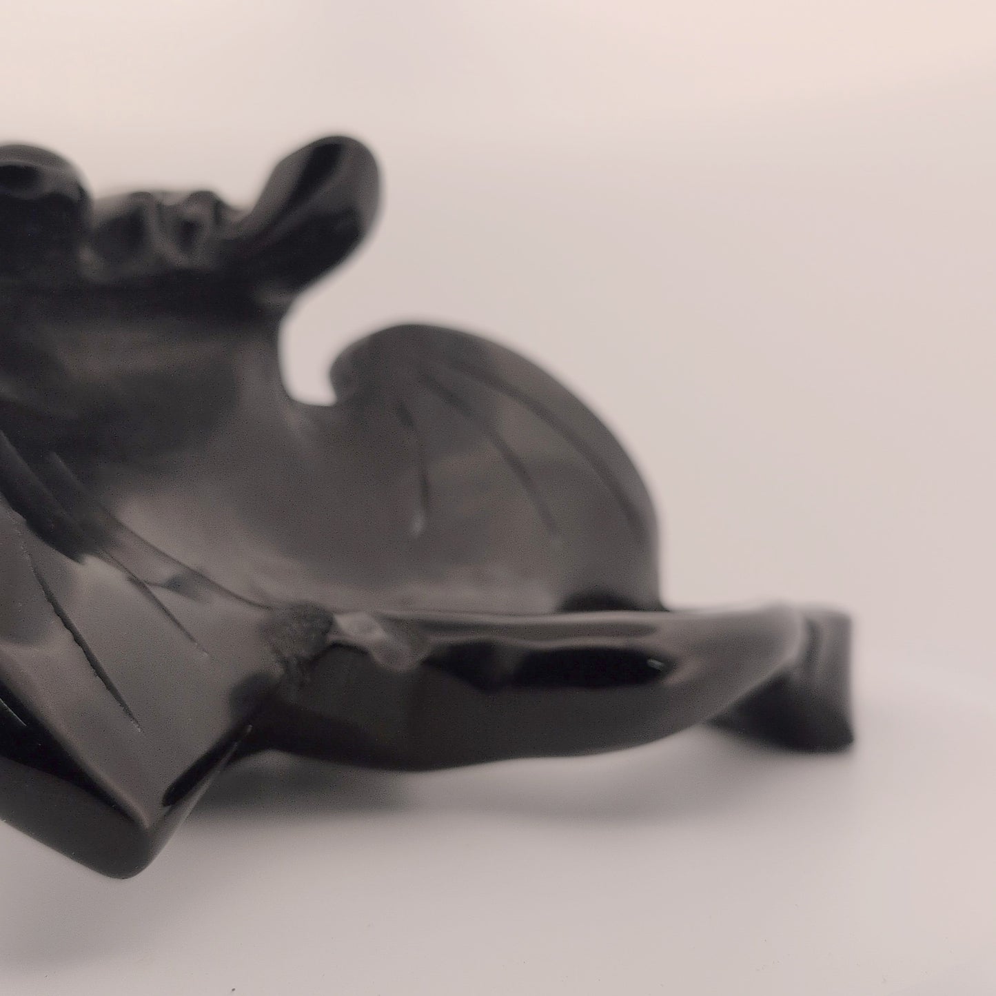 Black Obsidian Toothless Carving – 910 g