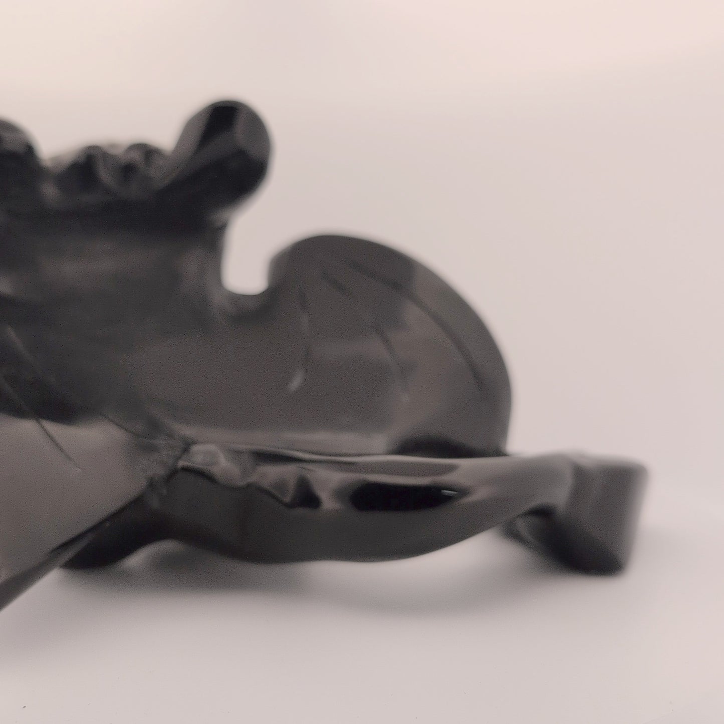 Black Obsidian Toothless Carving – 910 g
