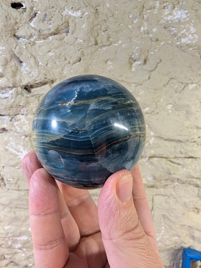 View highlighting horizontal and diagonal golden banding