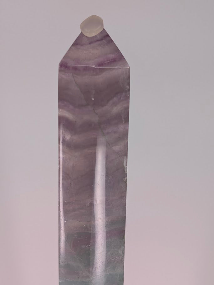 Fluorite tower – detailed color zoning and polish