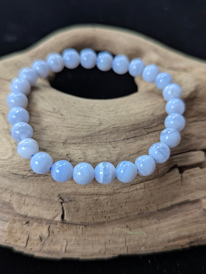 blue-lace-agate-bracelet-namibia-7mm-driftwood-display