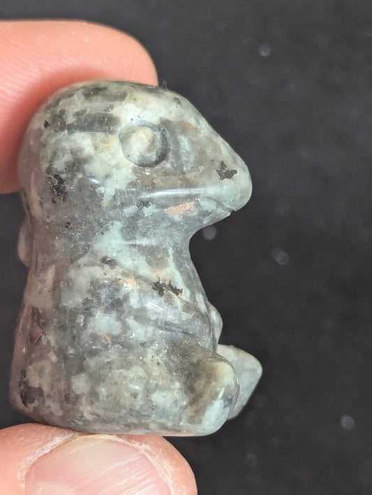Side view of a 3cm Charmander carved from natural grey Labradorite.