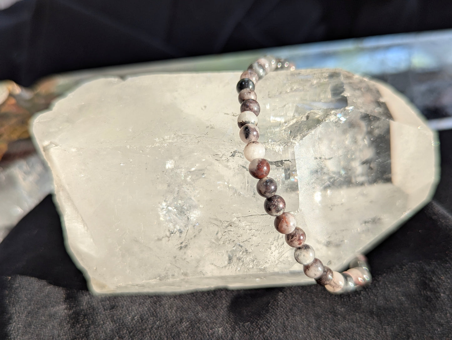 4mm Dragon Bloodstone beaded stretch bracelet worn on the wrist to demonstrate its 18cm (7.08") circumference scale and continuous mineral profile under balanced light.