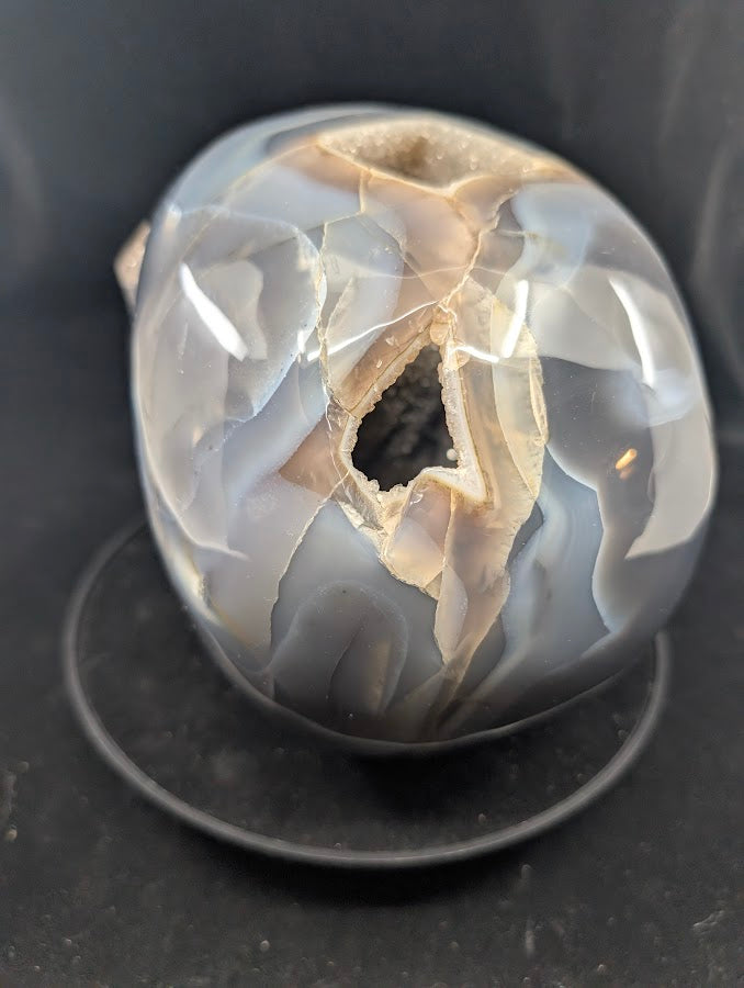 Back view of Druzy Agate Skull with flowing agate banding