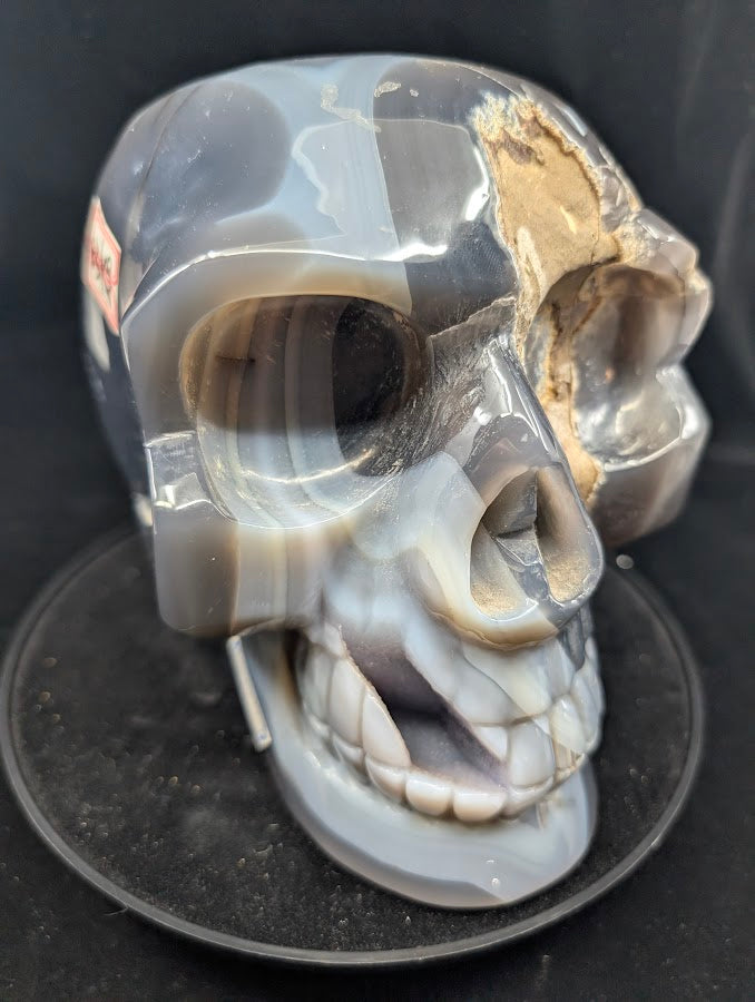 Three-quarter right view highlighting polished agate and druzy pocket