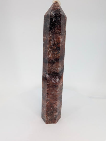 Hematoid Quartz tower – side view showing hematite lamination