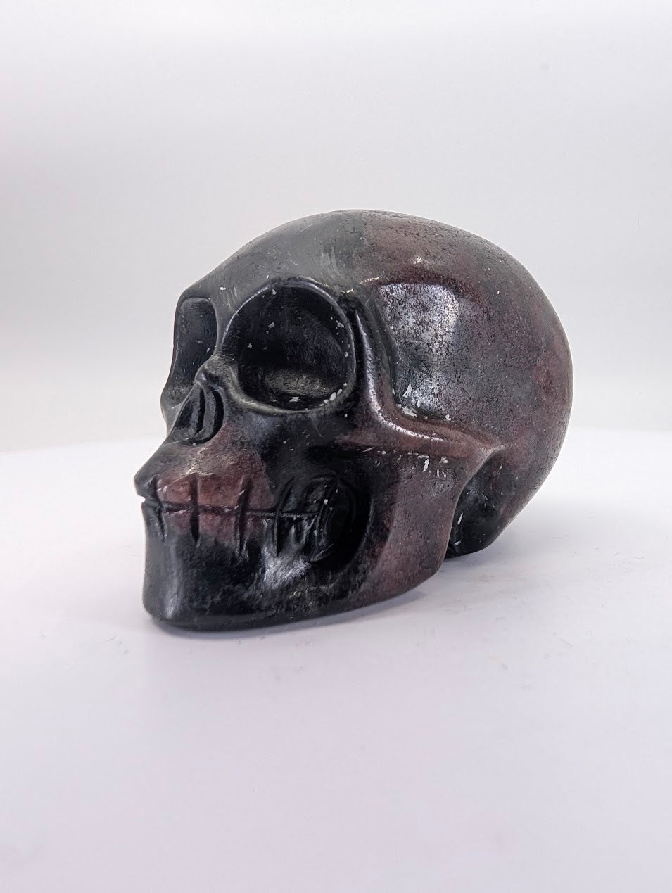 Garnet crystal skull carving – 41mm hand-carved natural stone