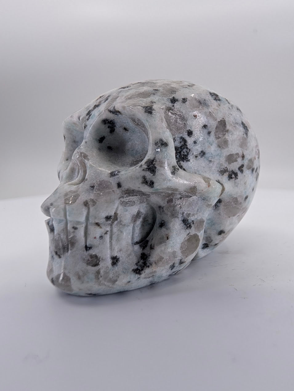Kiwi Jasper crystal skull carving – 41mm hand-carved natural stone