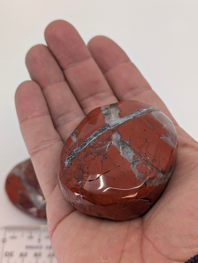 Extra Large Red Jasper Palm Stone (280 g) with natural quartz banding