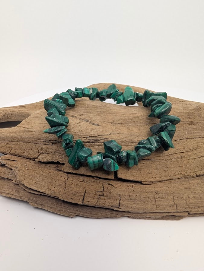 Malachite chip bracelet with natural green banding on elastic