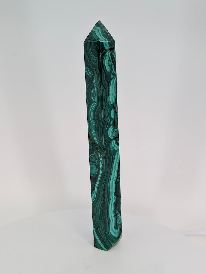 Malachite tower – close-up of banding and polish