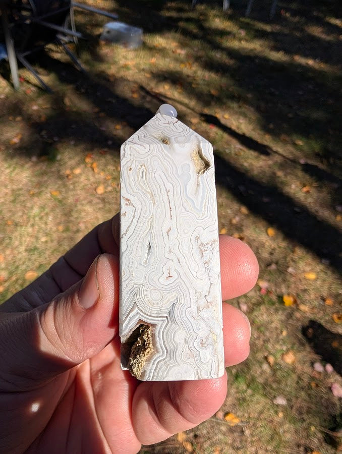 Mexican Lace Agate Tower #5 front view — 75 mm polished “ghost lace” banding with druzy vug