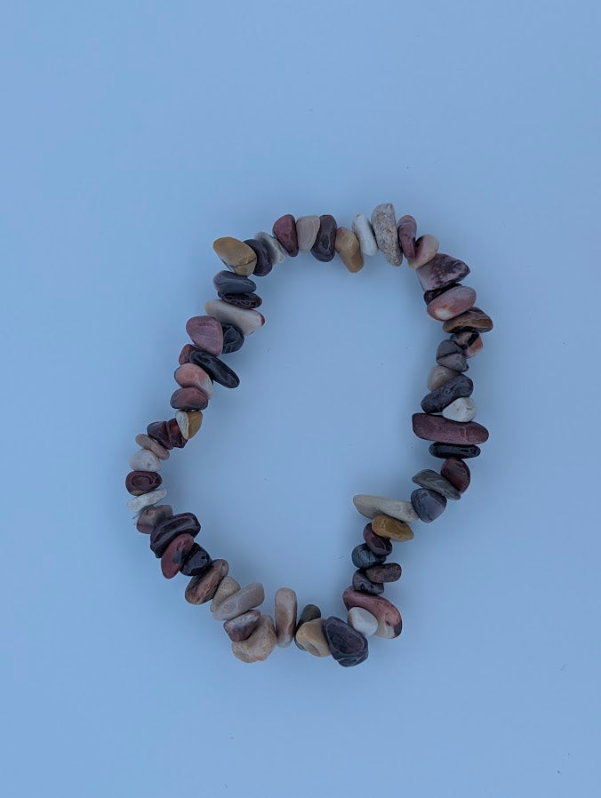 Top view of Mookaite Jasper chip bracelet on stretch cord
