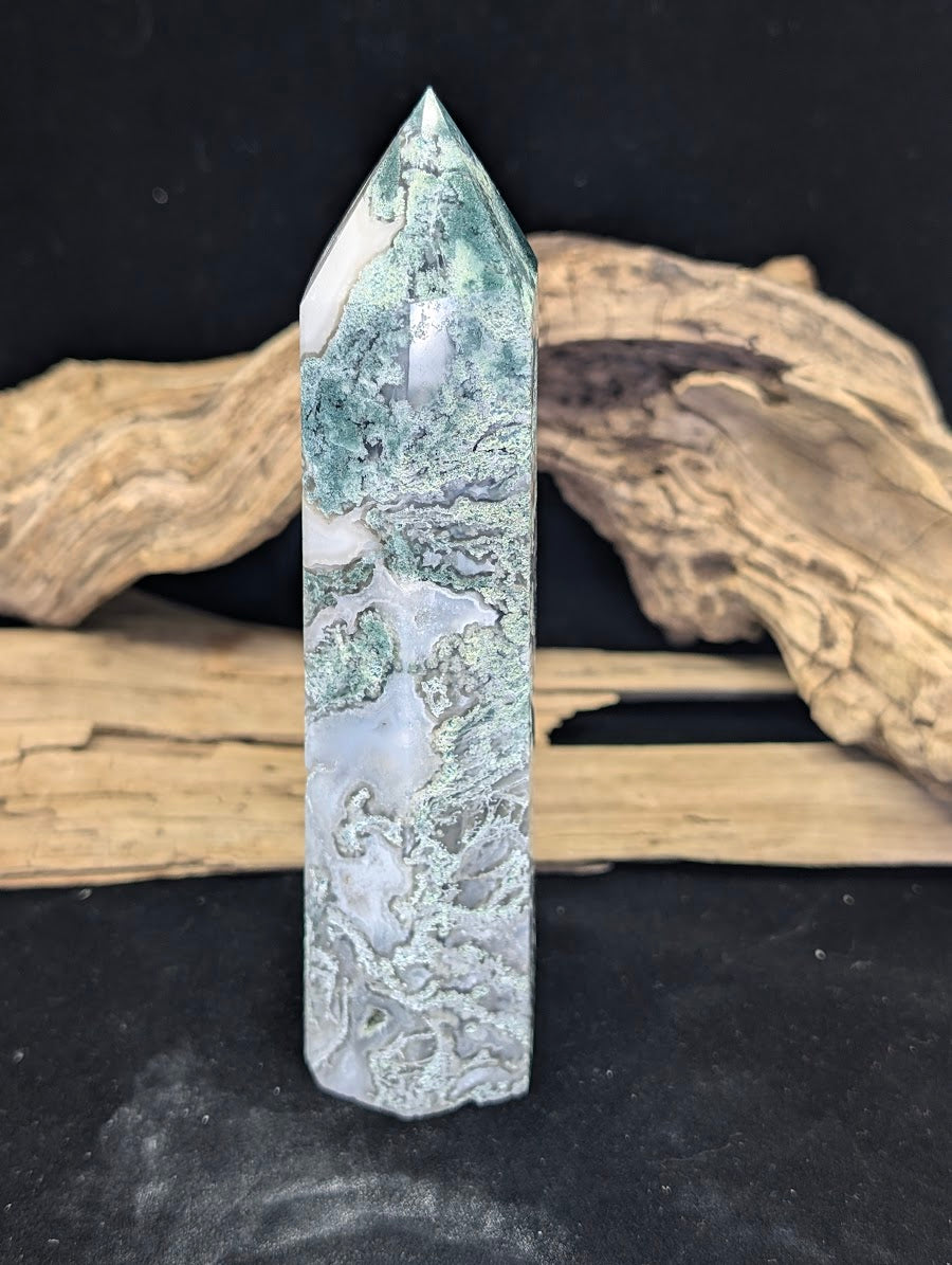 Reverse view of tower MA-04 showcasing internal mineral plumes and white chalcedony.