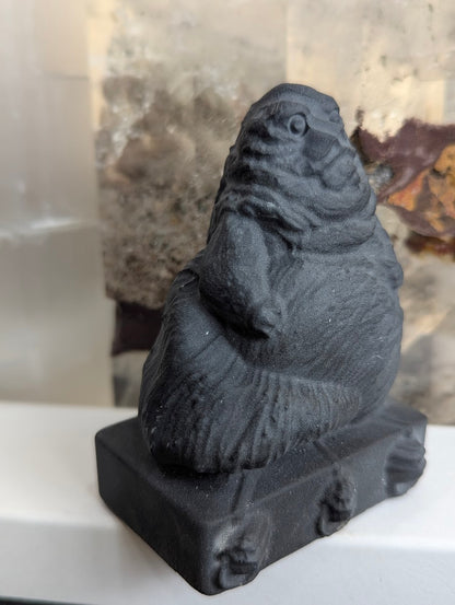 Angled view of obsidian Jabba the Hutt showing skin texture.
