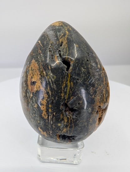 Ocean jasper egg from Madagascar, Piece D, with dramatic layered structure and visual contrast