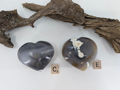 Comparison of Orca Agate hearts Specimen C (215g) and Specimen E (245g).