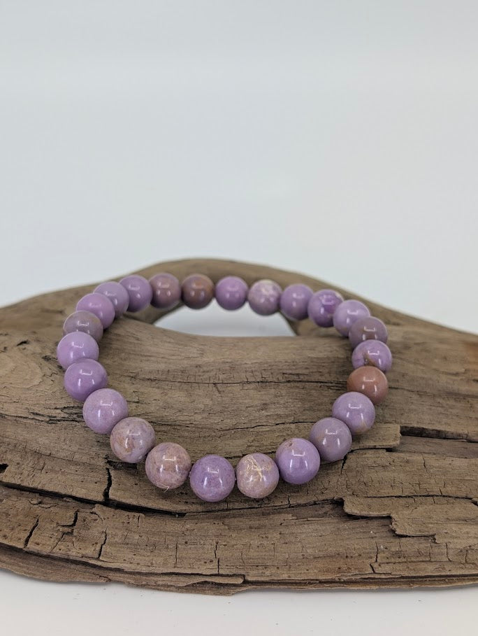 8mm Phosphosiderite bracelet in natural light showing lilac tones and soft polish