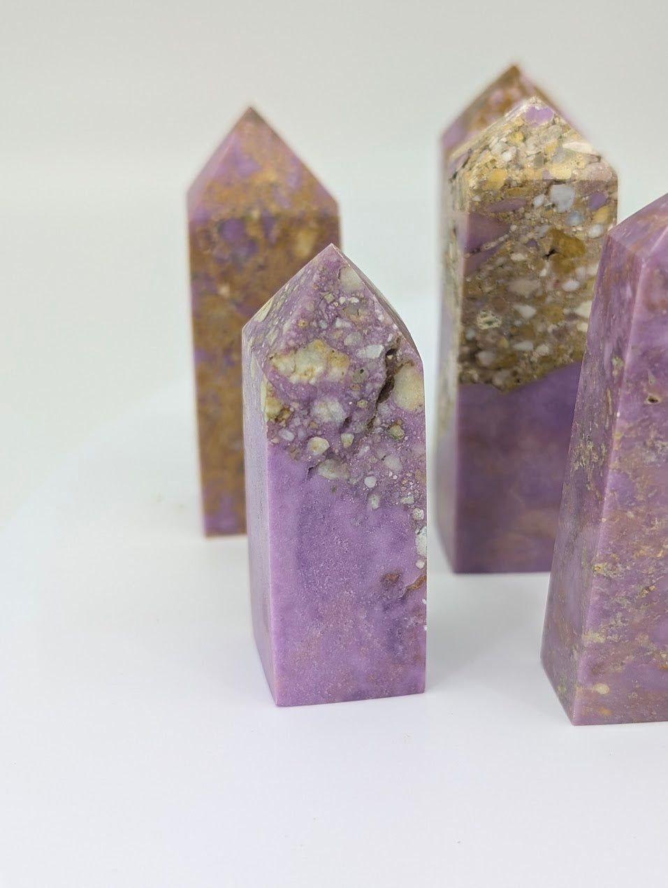 Close-up of phosphosiderite small mini point towers showing natural veining