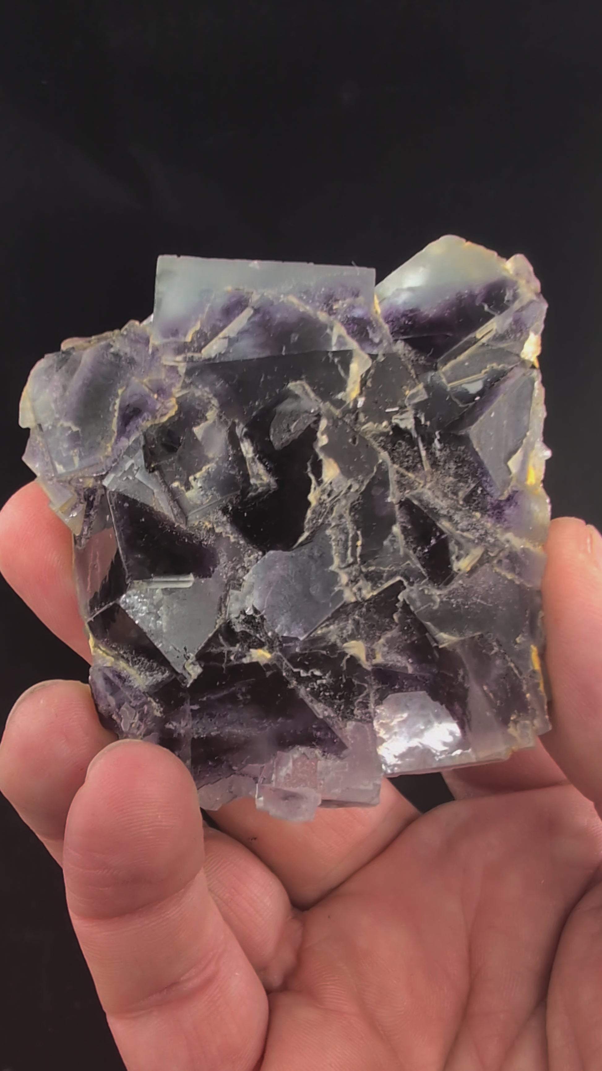 360-degree rotation video of Yindu fluorite specimen