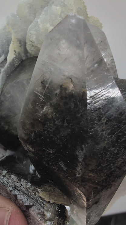 Video of Dogtooth Calcite with Dendritic Inclusions and Sugar Sphalerite – Fujian, China