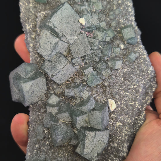 360° video of green fluorite on quartz matrix – UV reactive cube crystals from Inner Mongolia