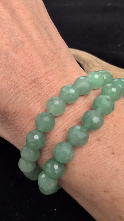 Video demonstrating the 8mm faceted Green Aventurine beaded stretch bracelet in motion, highlighting the light-catching geometric cuts and the natural green aventurescent shimmer.