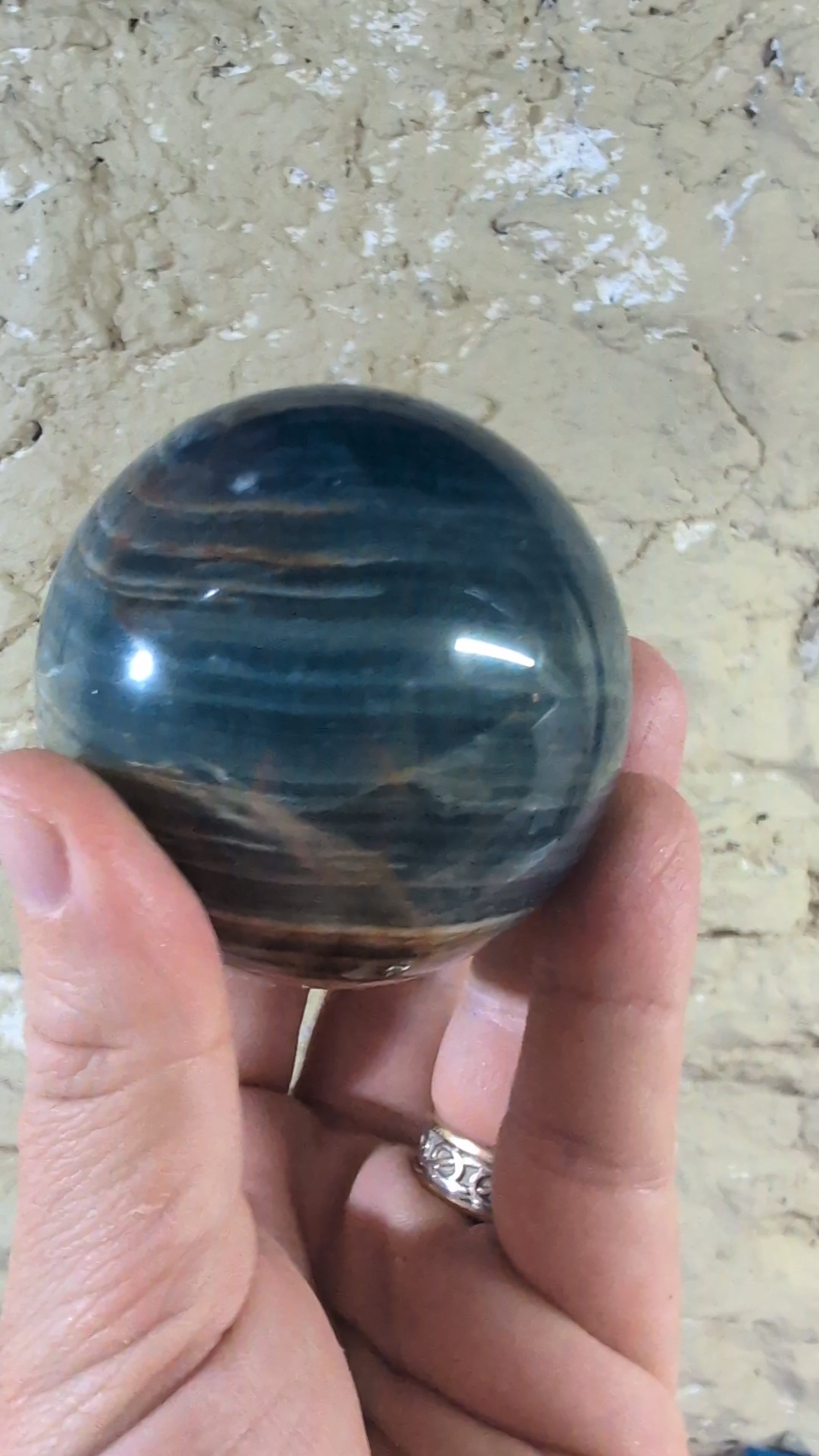 360° video of 68mm blue onyx sphere showing layered calcite banding