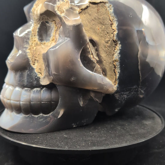 Video of Druzy Agate Skull — 4.3 kg with polished banding and druzy crown