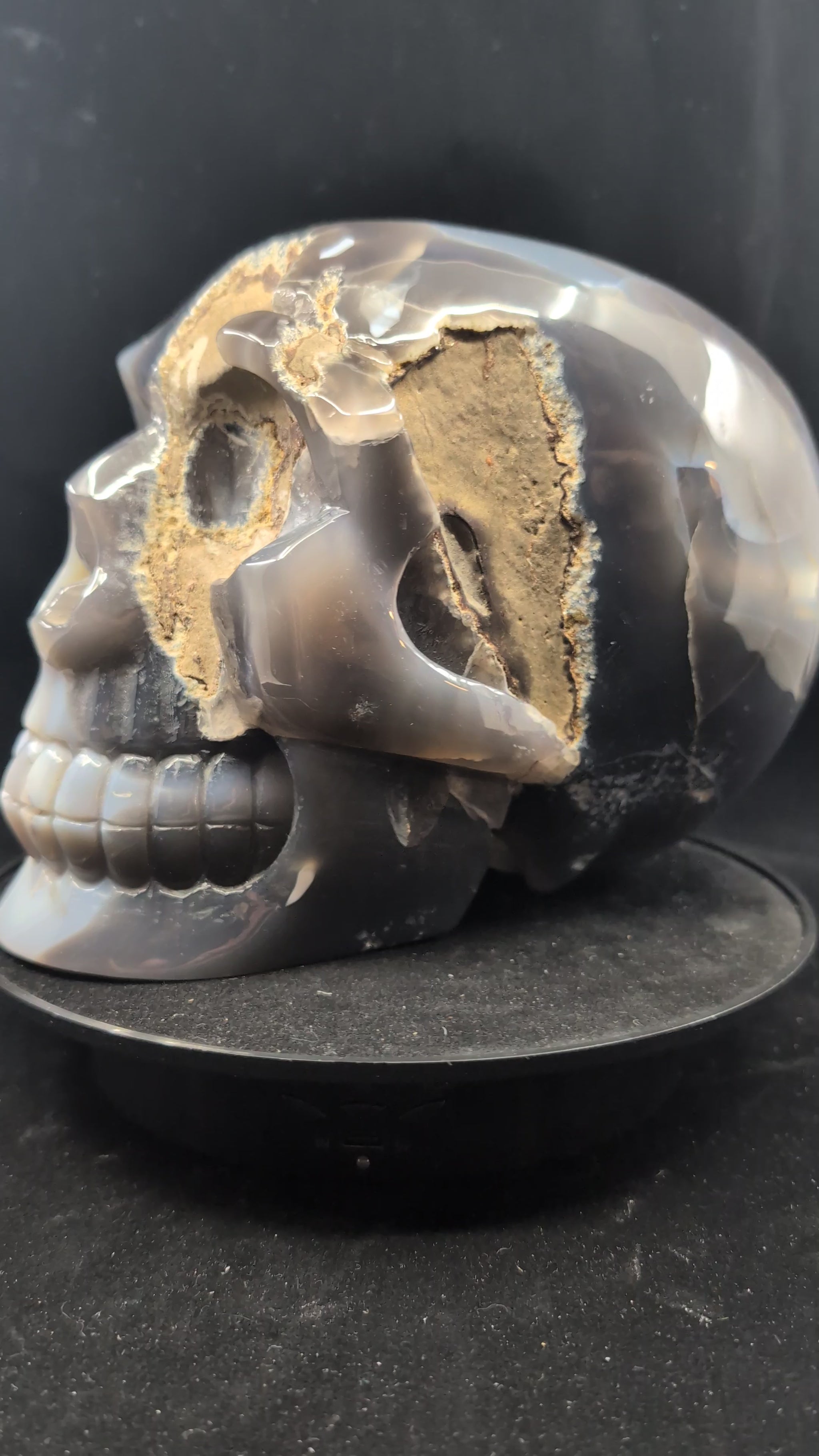 Video of Druzy Agate Skull — 4.3 kg with polished banding and druzy crown