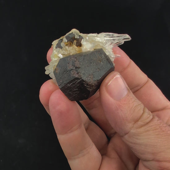 360-degree video of black pyrite with quartz from Fengjiashan
