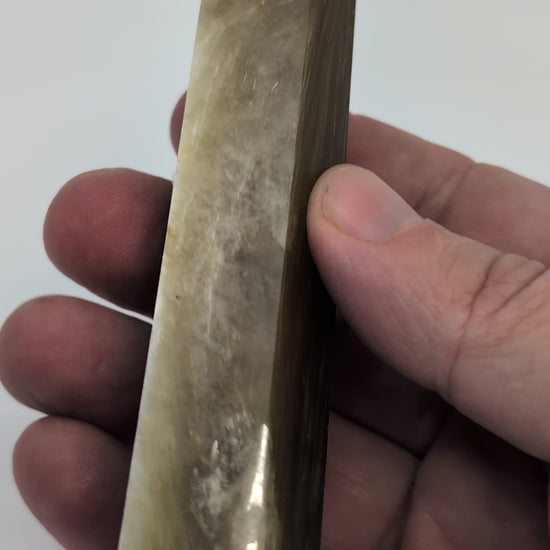 360° video of Golden Mica highlighting vertical fibers and golden sheen