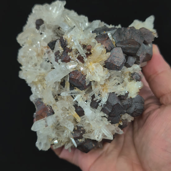 360-degree video of 1043g black pyrite and quartz specimen from Fengjiashan