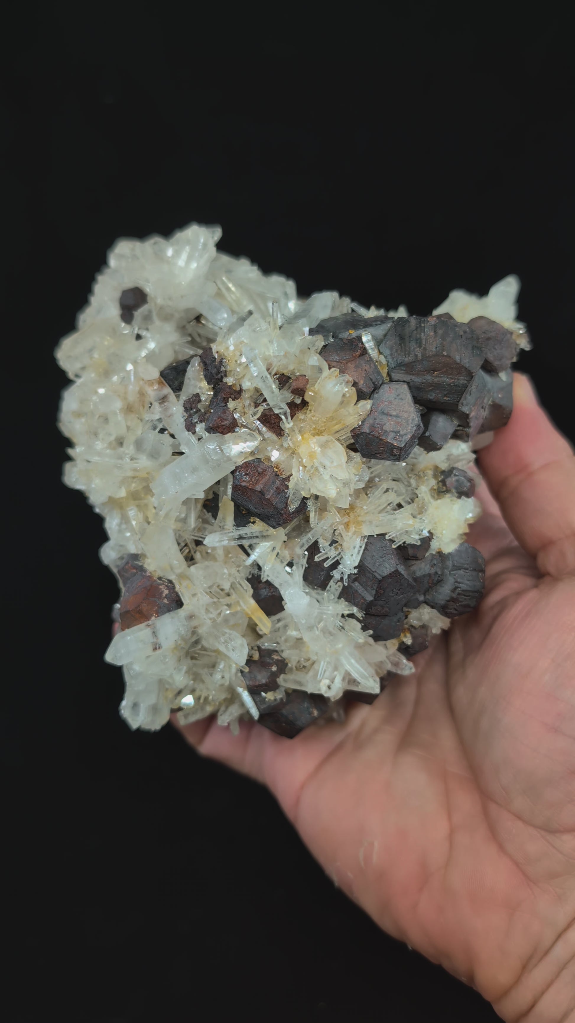 360-degree video of 1043g black pyrite and quartz specimen from Fengjiashan